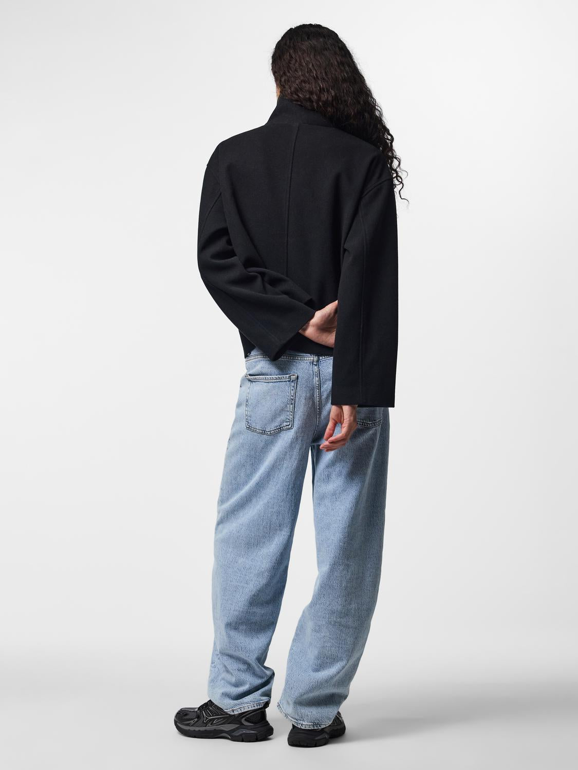 model_shot-back